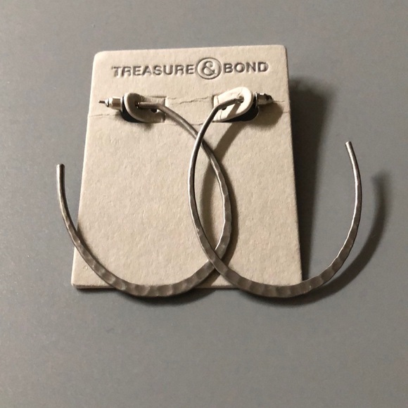 Treasure & Bond Oval Hammered Hoop Earrings Silver - Picture 2 of 4